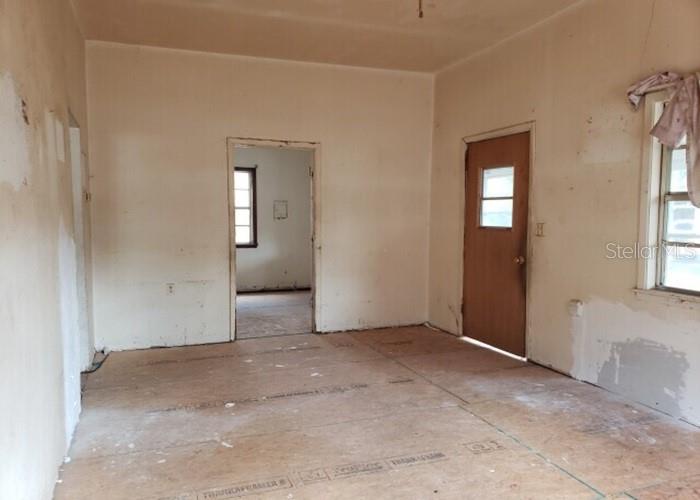 Image 8 of 17 For 706 Walnut Avenue