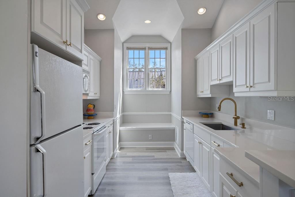 Image 36 of 65 For 505 Longmeadow Street