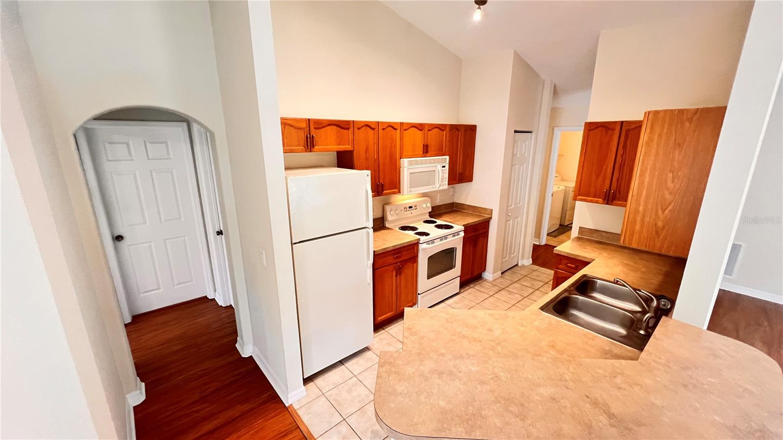 Image 10 of 42 For 3658 Oakdale Circle 200