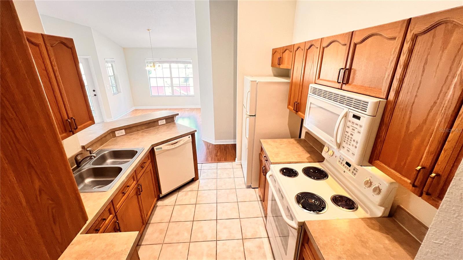 Image 11 of 42 For 3658 Oakdale Circle 200