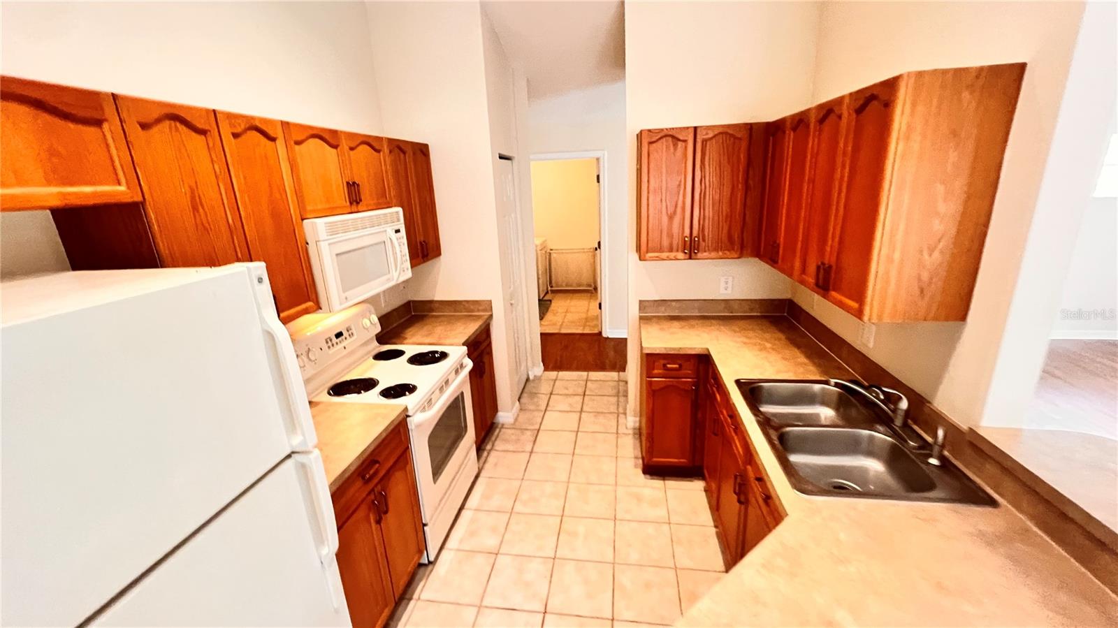 Image 14 of 42 For 3658 Oakdale Circle 200