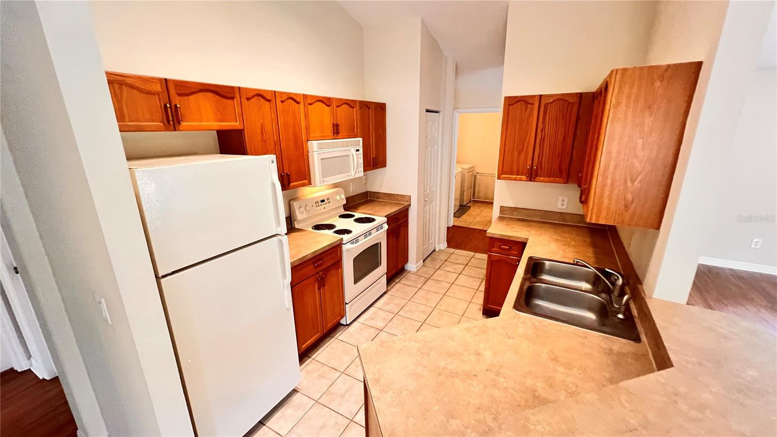 Image 15 of 42 For 3658 Oakdale Circle 200