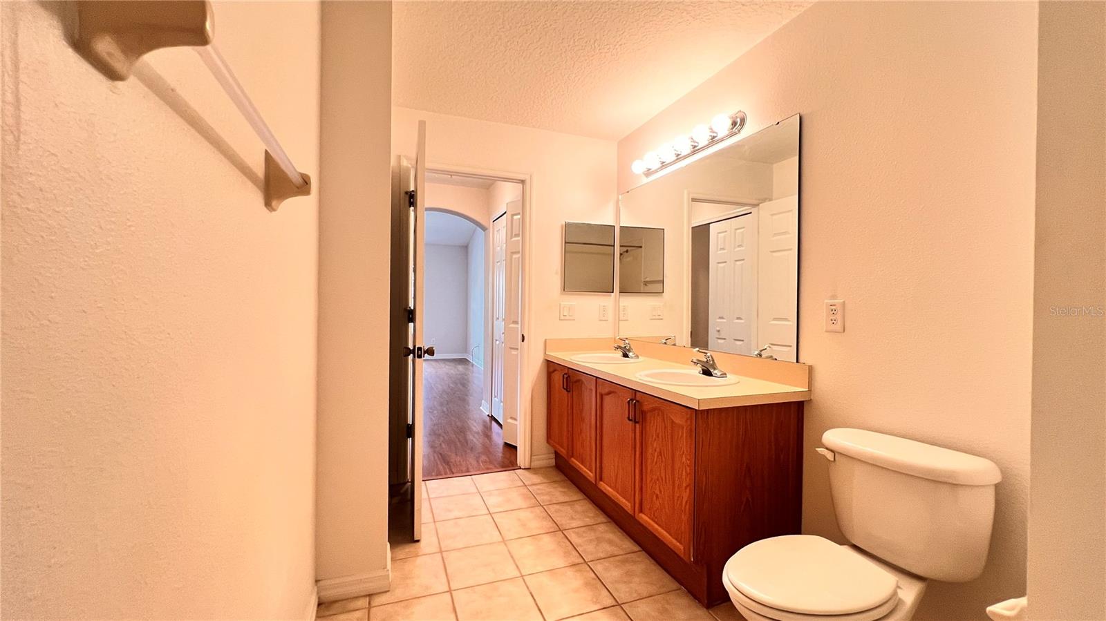 Image 33 of 42 For 3658 Oakdale Circle 200