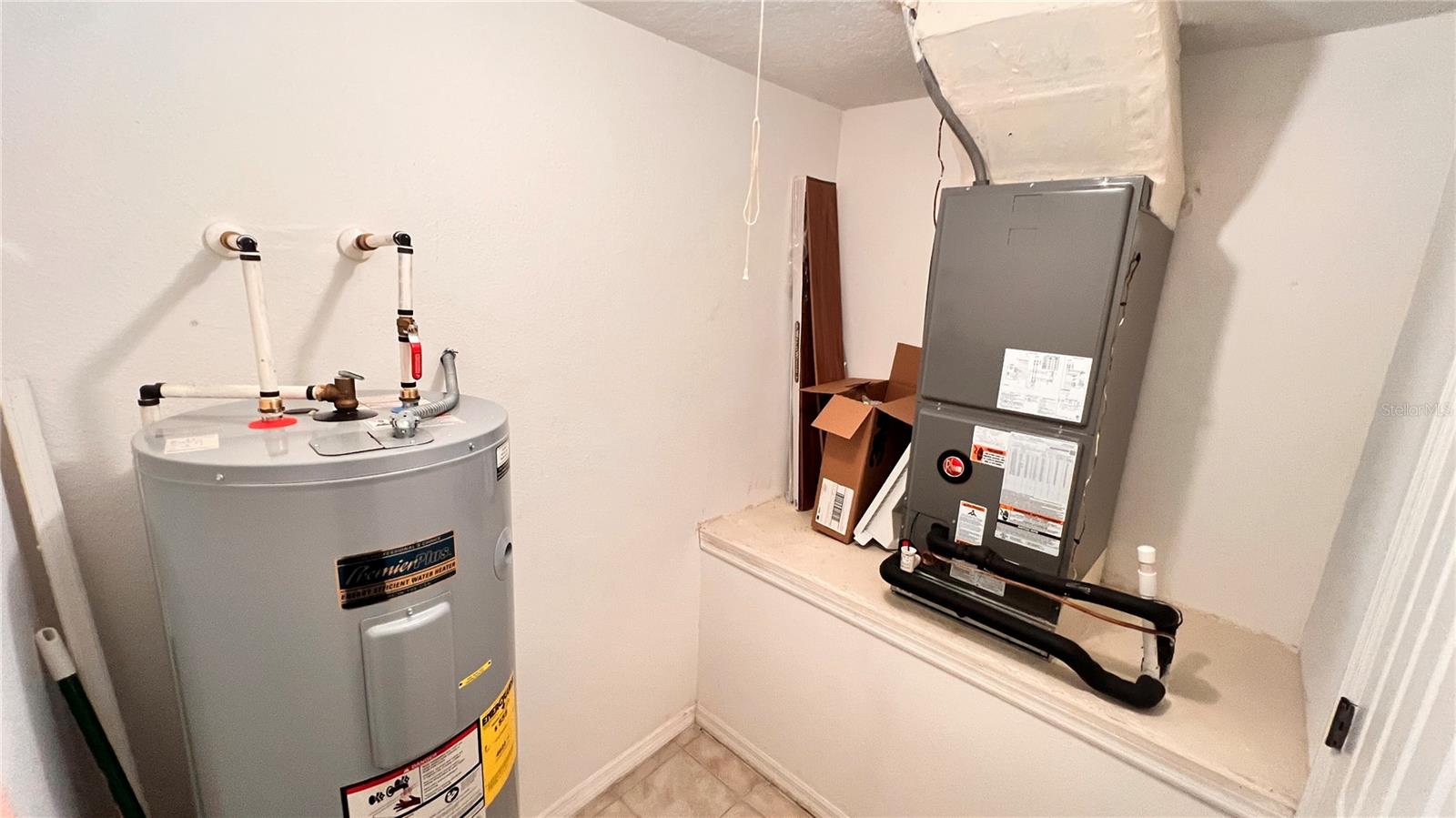 Image 34 of 42 For 3658 Oakdale Circle 200