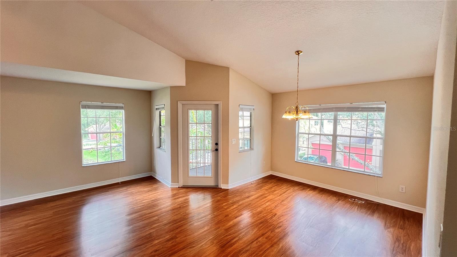 Image 4 of 42 For 3658 Oakdale Circle 200