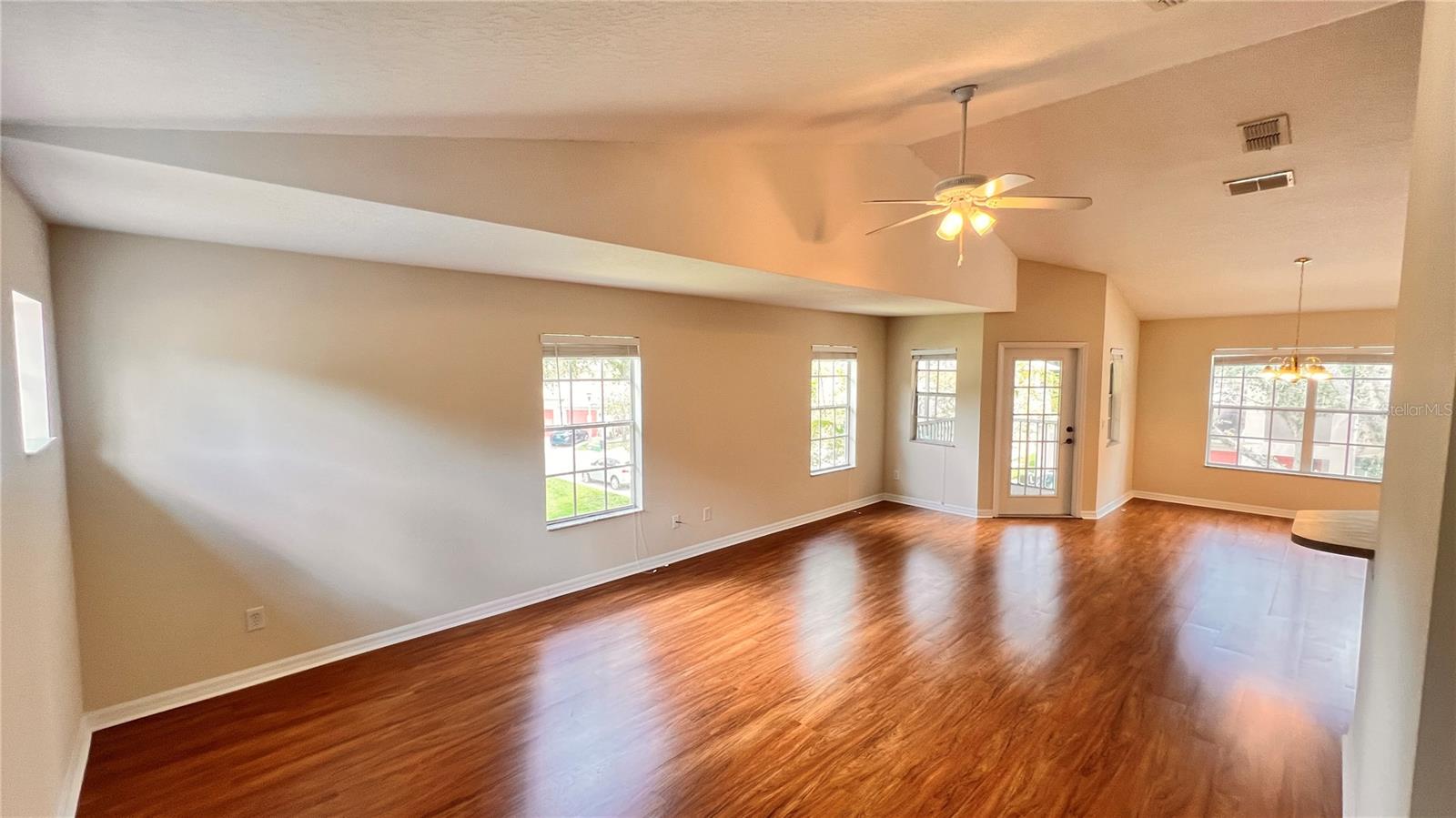 Image 5 of 42 For 3658 Oakdale Circle 200