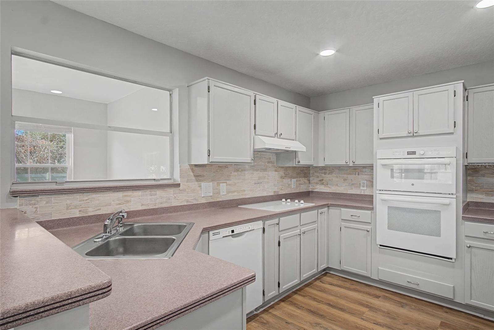 Image 11 of 36 For 11462 Commercial Street