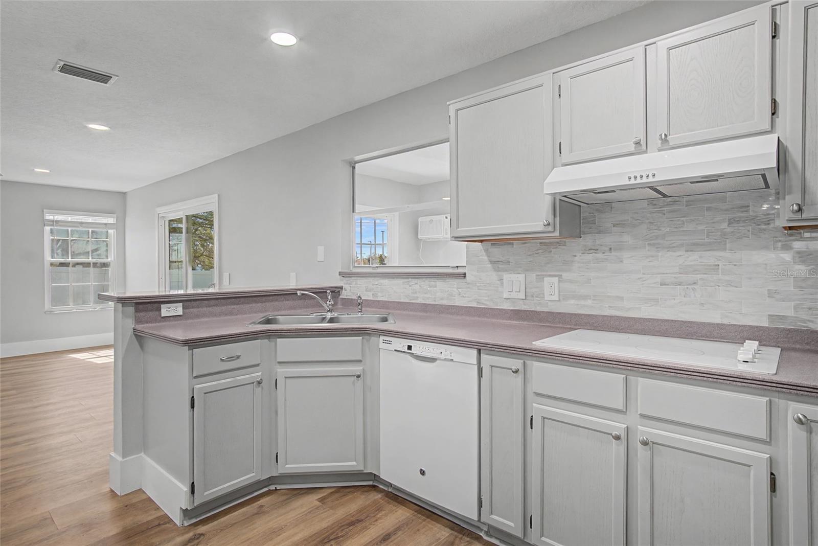 Image 15 of 36 For 11462 Commercial Street