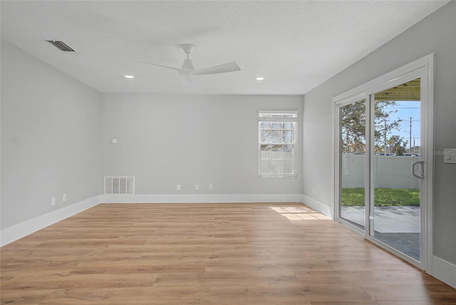 Image 16 of 36 For 11462 Commercial Street