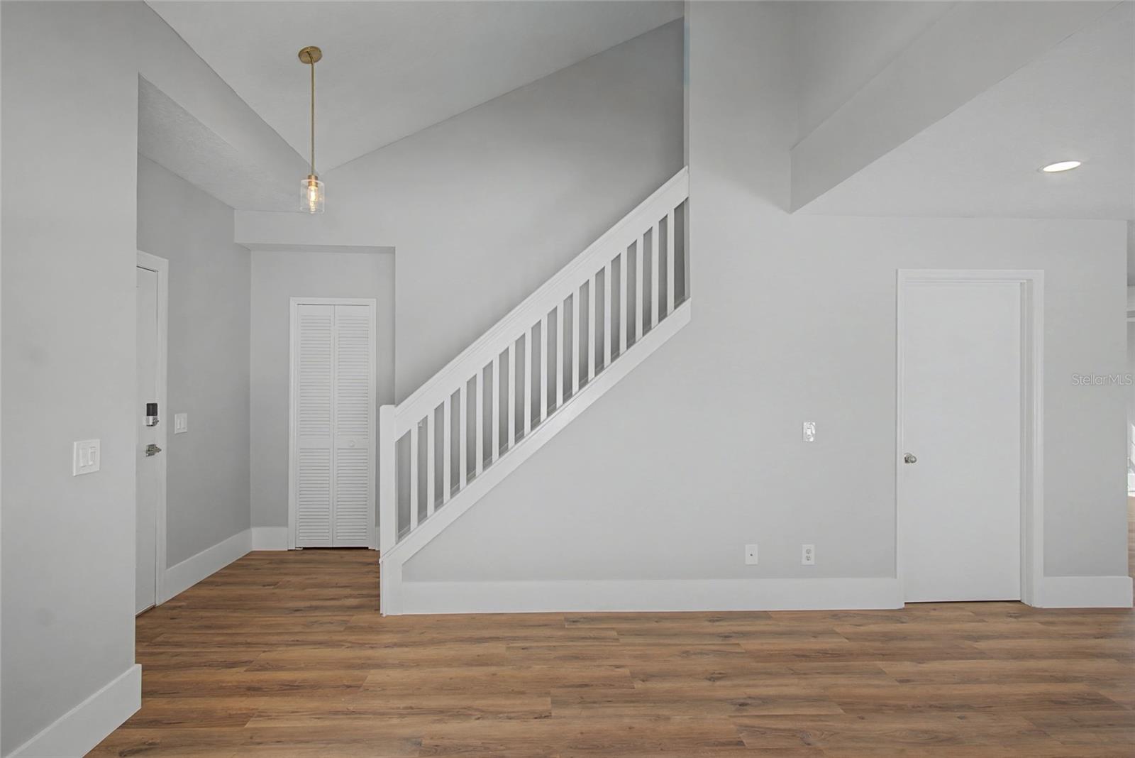 Image 22 of 36 For 11462 Commercial Street