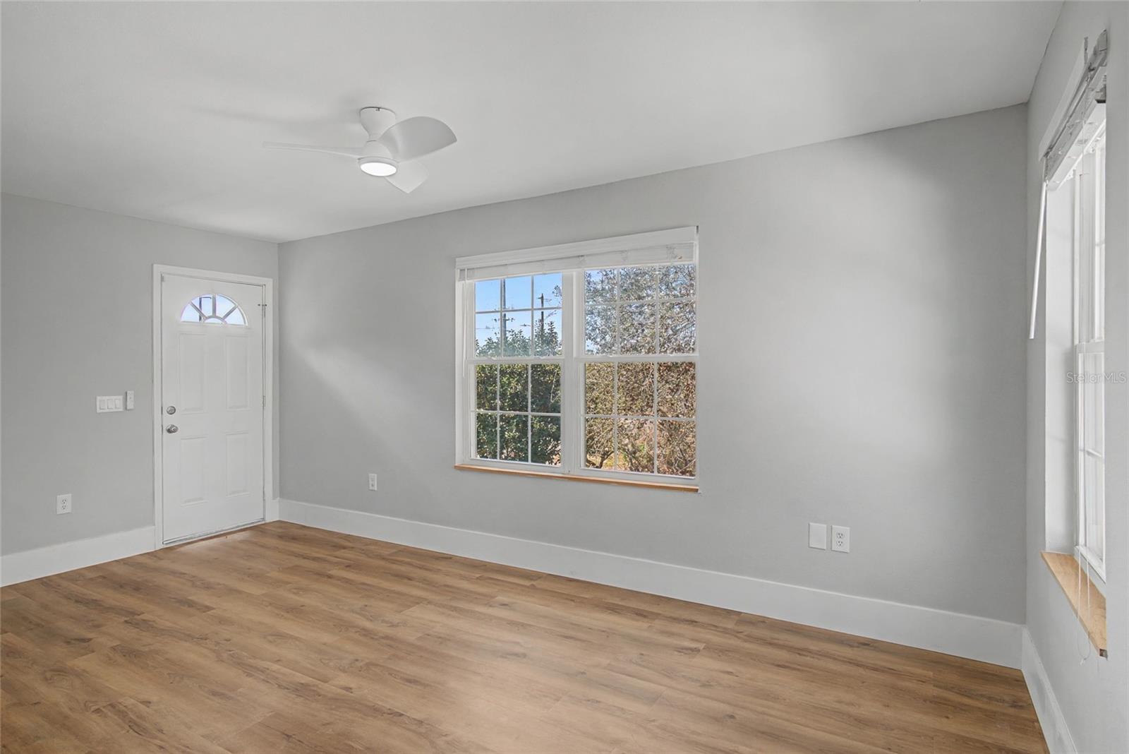 Image 25 of 36 For 11462 Commercial Street