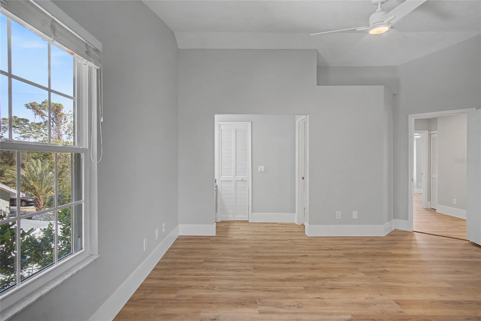 Image 28 of 36 For 11462 Commercial Street