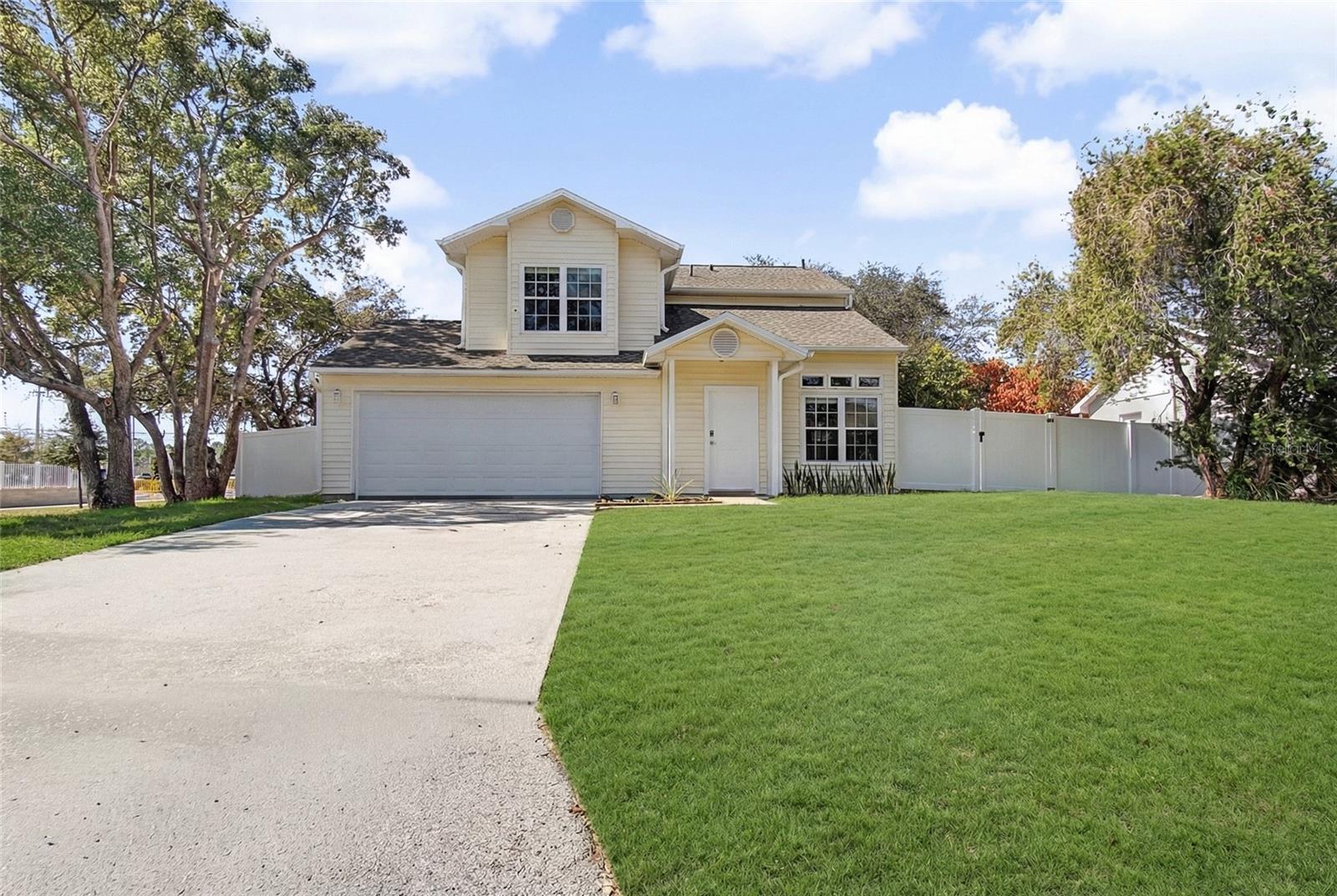 Image 3 of 36 For 11462 Commercial Street