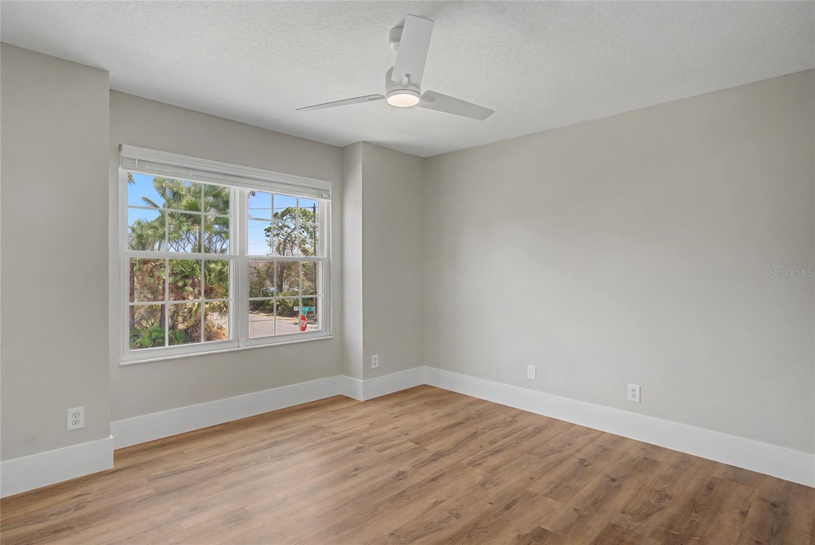 Image 33 of 36 For 11462 Commercial Street