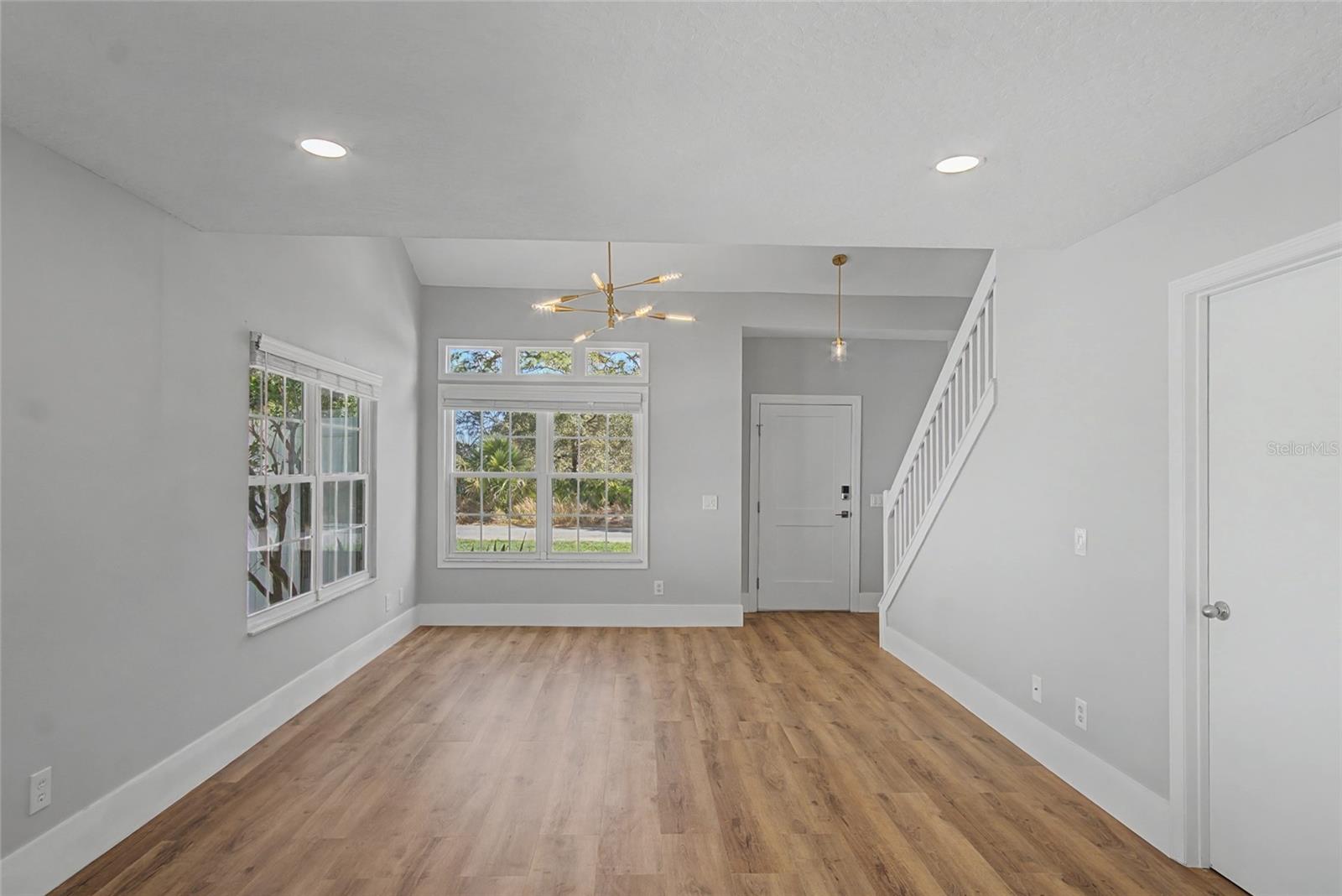 Image 7 of 36 For 11462 Commercial Street