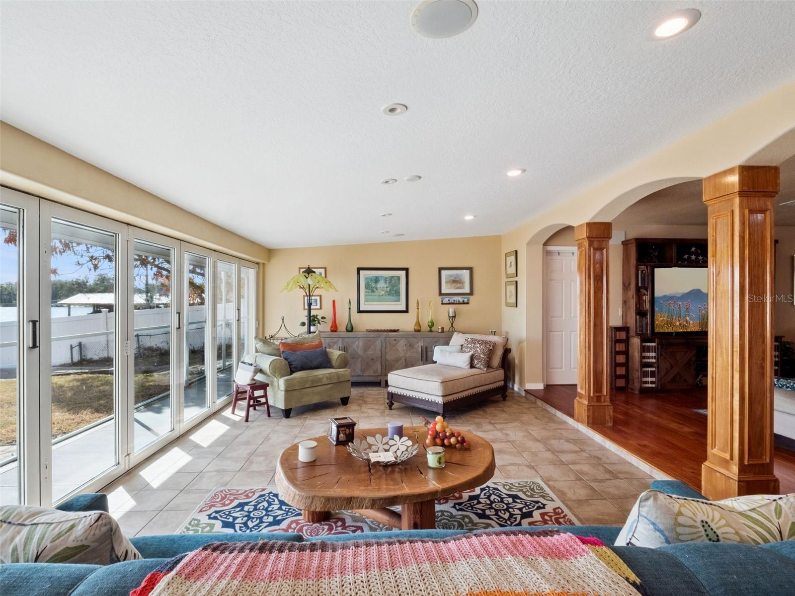 Image 14 of 42 For 894 Lake Holden Point