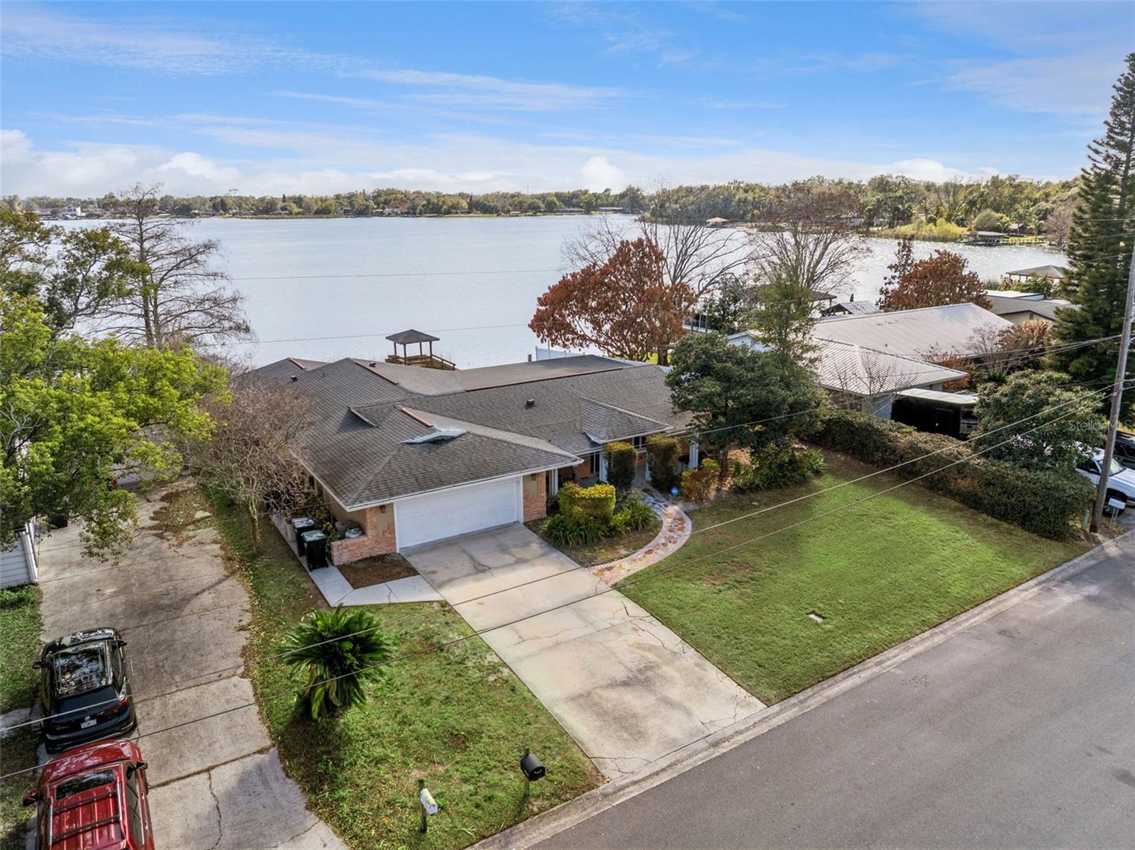 Image 2 of 42 For 894 Lake Holden Point