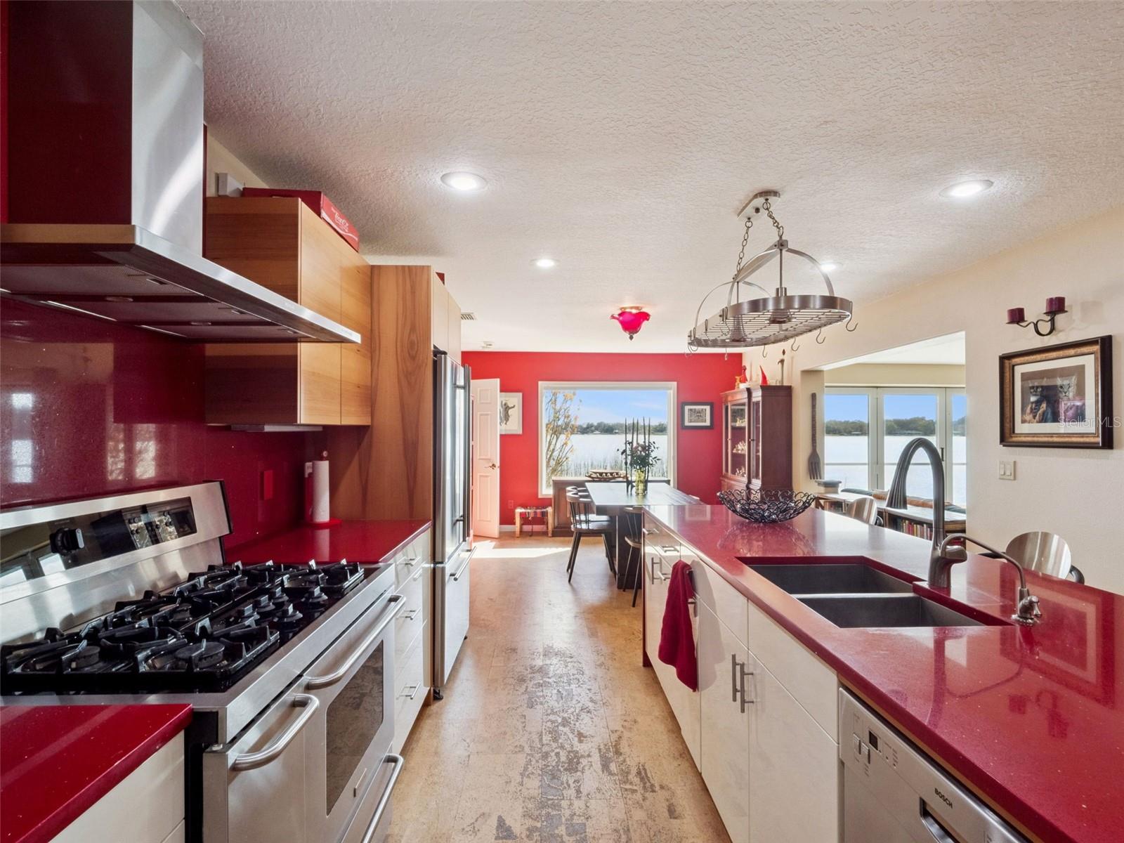 Image 21 of 42 For 894 Lake Holden Point