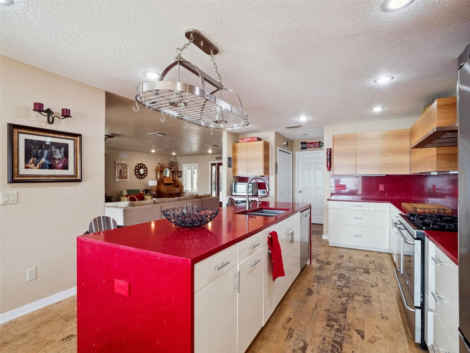 Image 22 of 42 For 894 Lake Holden Point