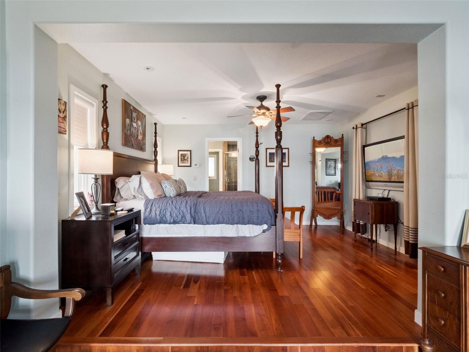 Image 24 of 42 For 894 Lake Holden Point