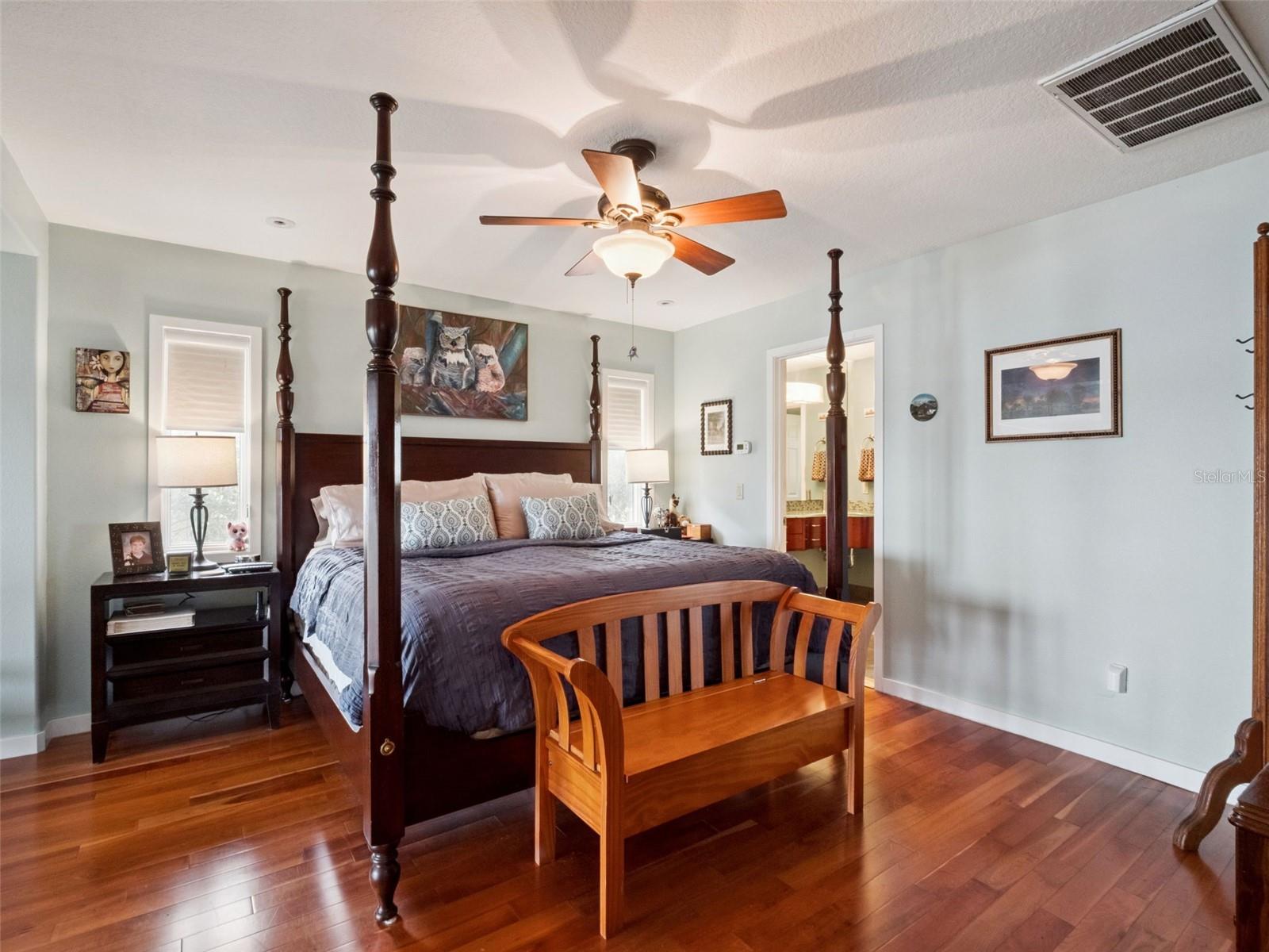 Image 25 of 42 For 894 Lake Holden Point