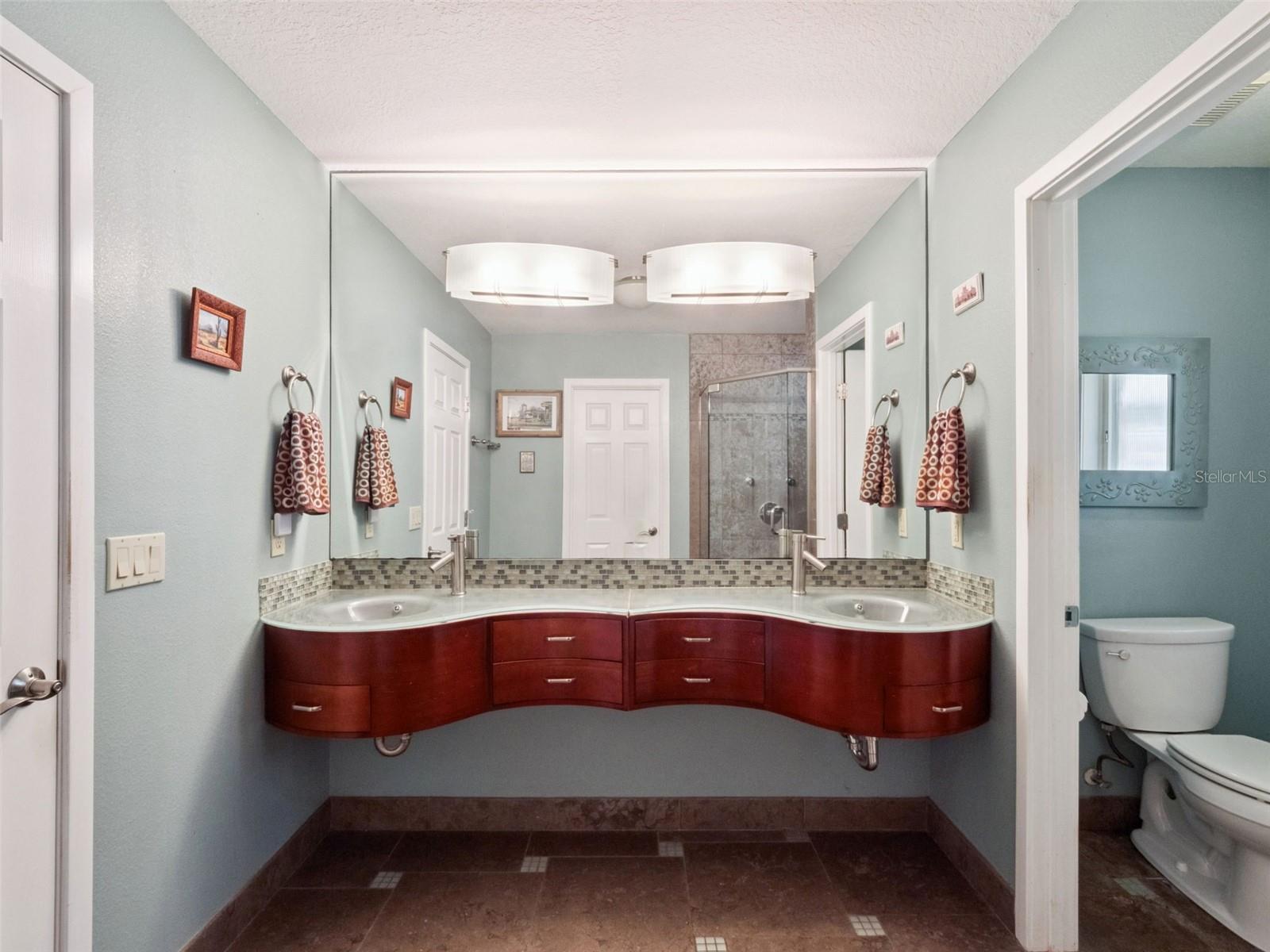 Image 27 of 42 For 894 Lake Holden Point