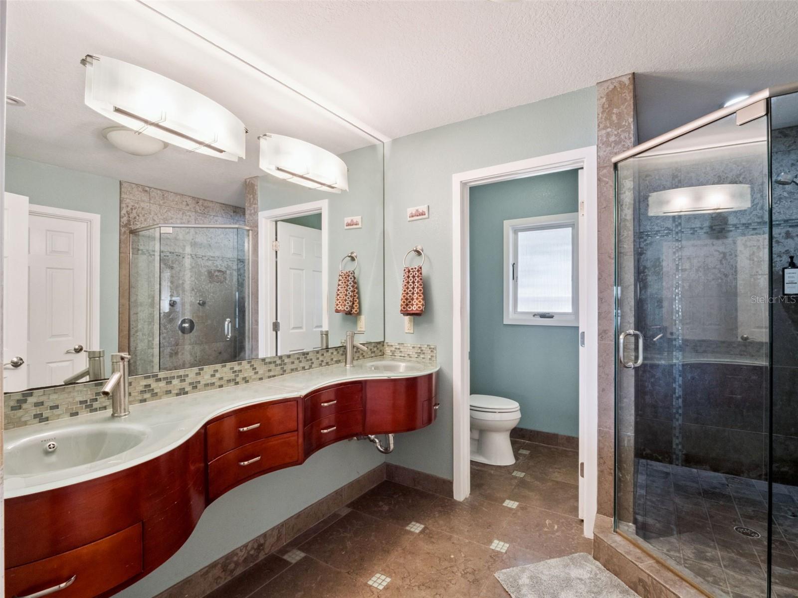 Image 28 of 42 For 894 Lake Holden Point