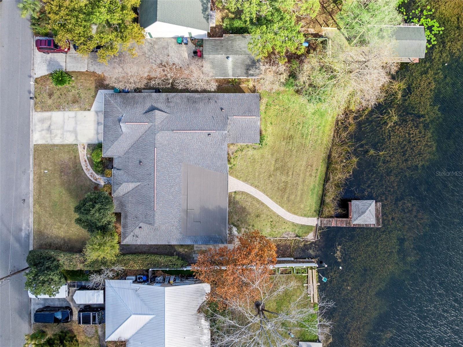 Image 37 of 42 For 894 Lake Holden Point