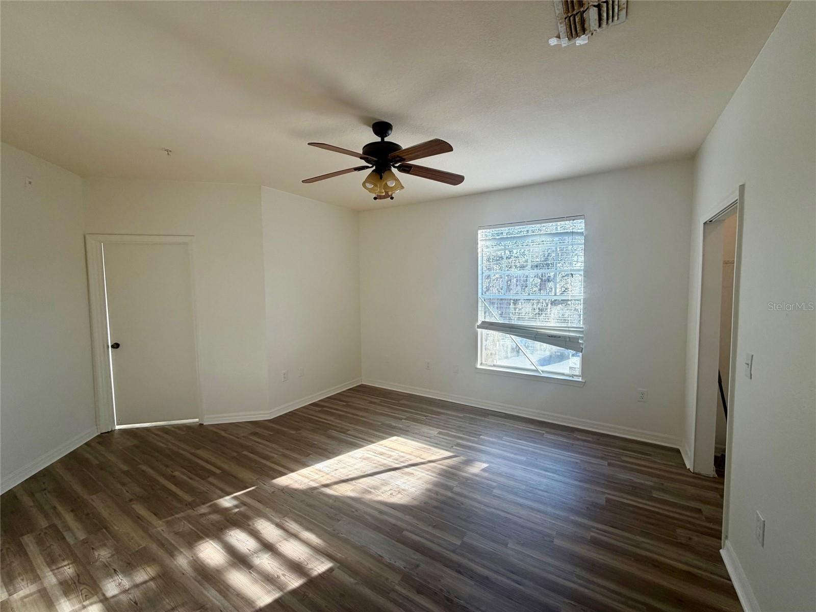 Image 10 of 14 For 122 Vista Verdi Circle 228