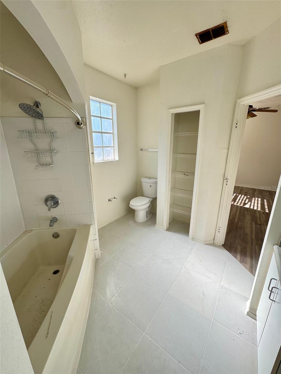 Image 12 of 14 For 122 Vista Verdi Circle 228