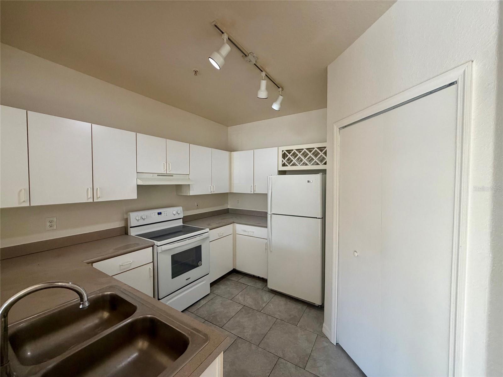 Image 8 of 14 For 122 Vista Verdi Circle 228