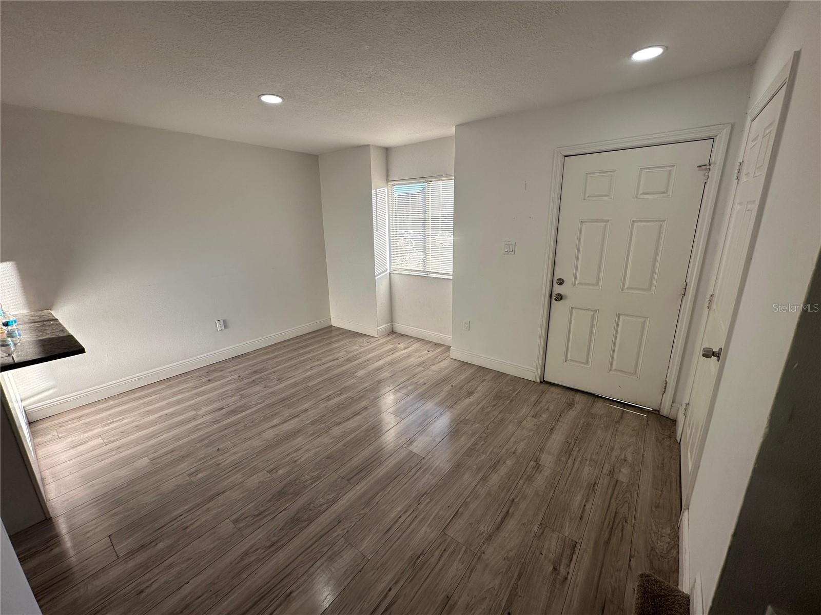 Image 10 of 20 For 5064 Downing Street 4