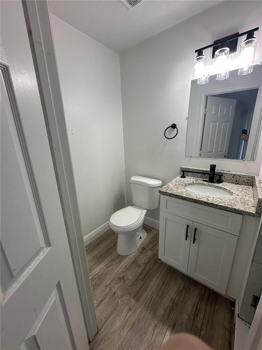 Image 20 of 20 For 5064 Downing Street 4