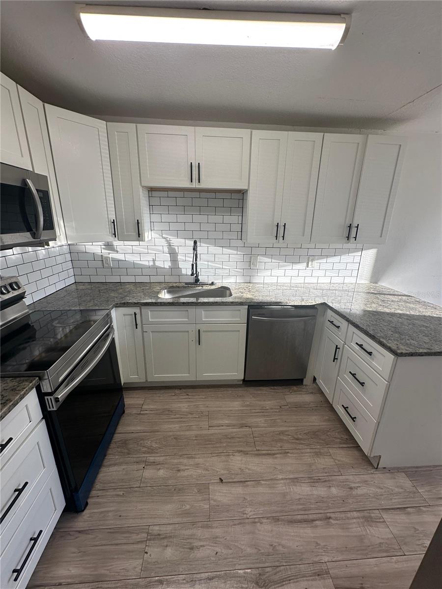 Image 4 of 20 For 5064 Downing Street 4