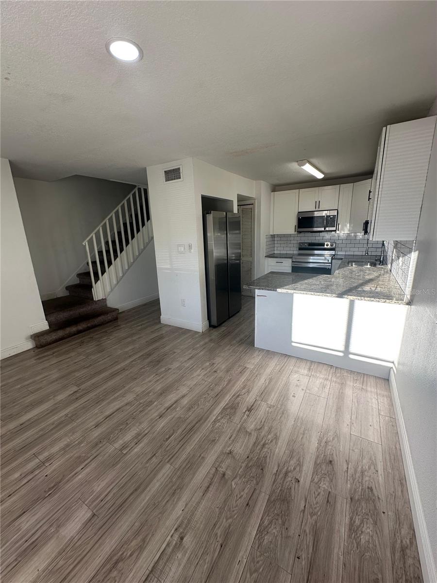 Image 6 of 20 For 5064 Downing Street 4