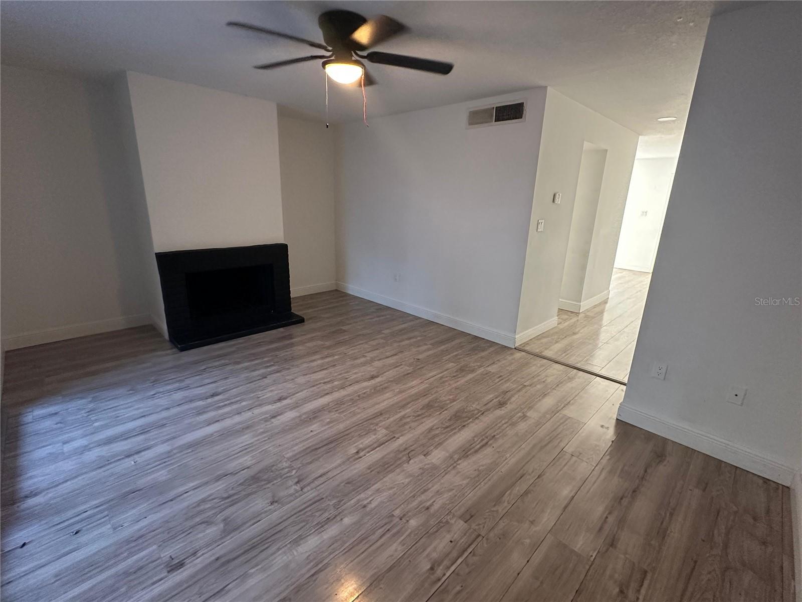 Image 7 of 20 For 5064 Downing Street 4