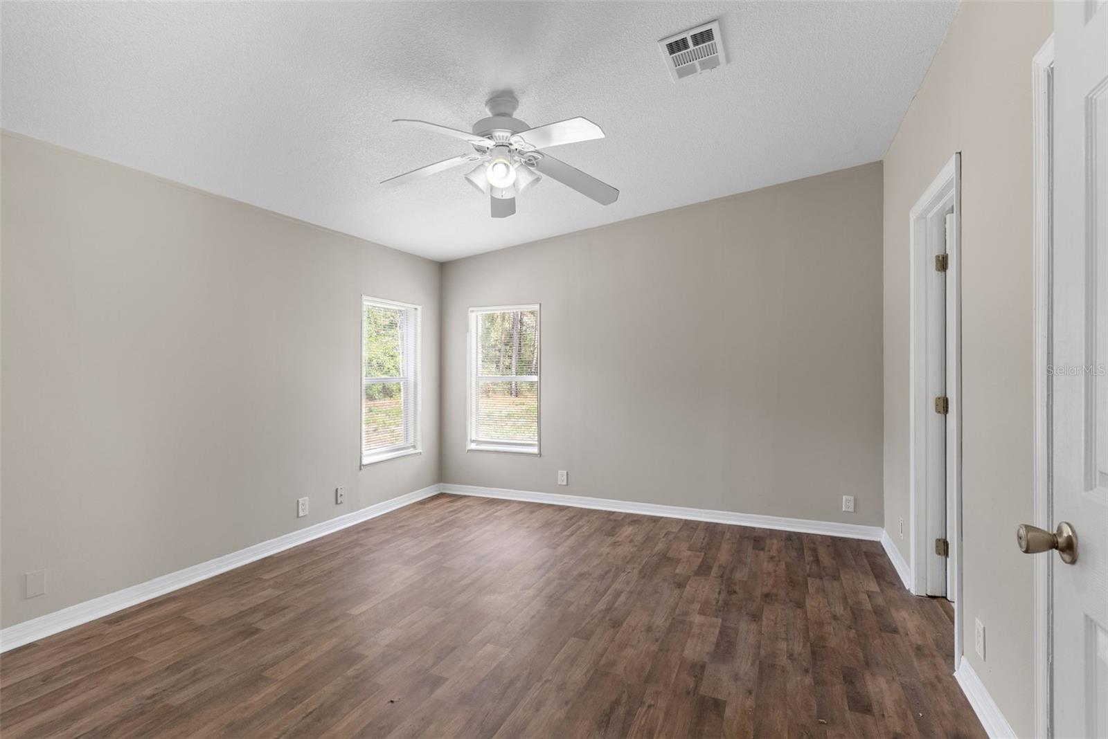 Image 21 of 41 For 6682 156th Place