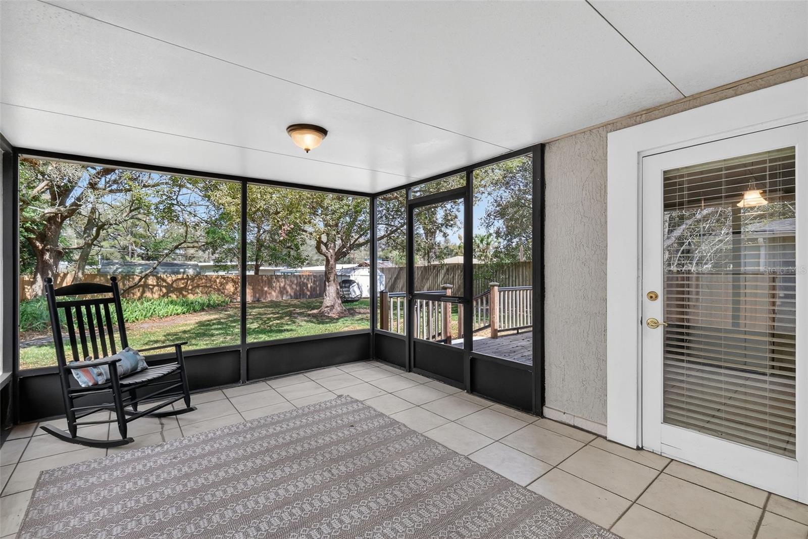 Listing photo id 16 for 2919 Hargill Drive