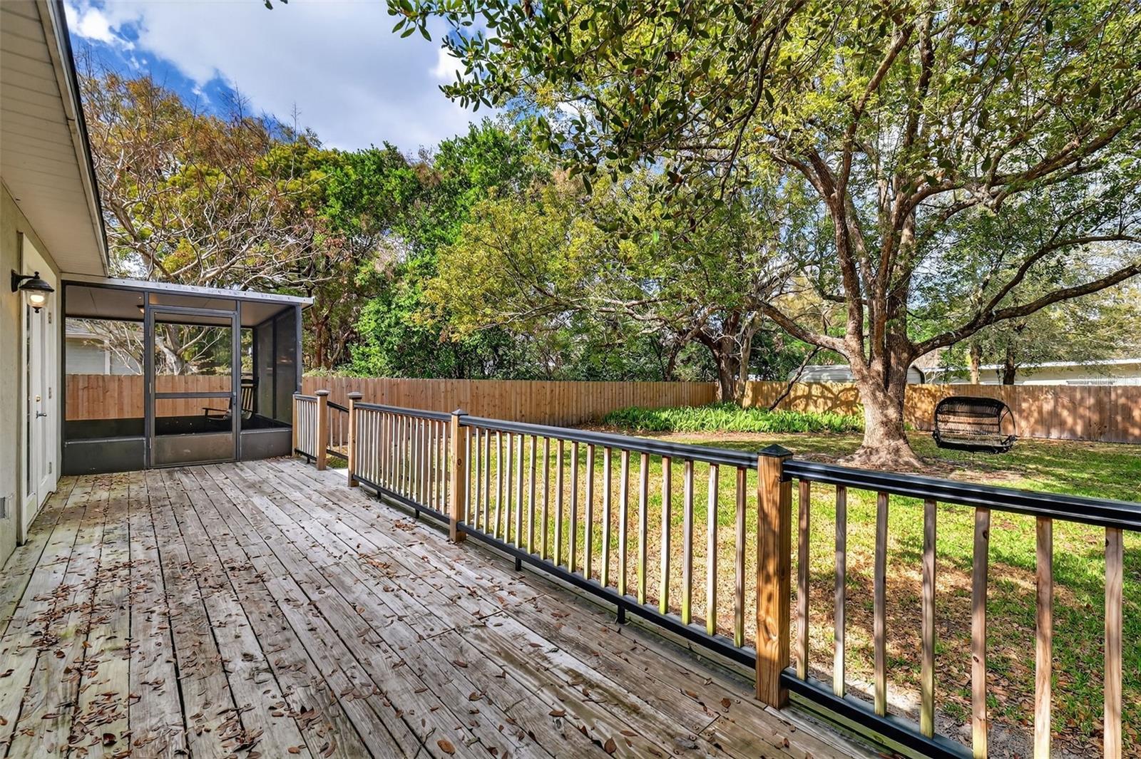 Listing photo id 18 for 2919 Hargill Drive