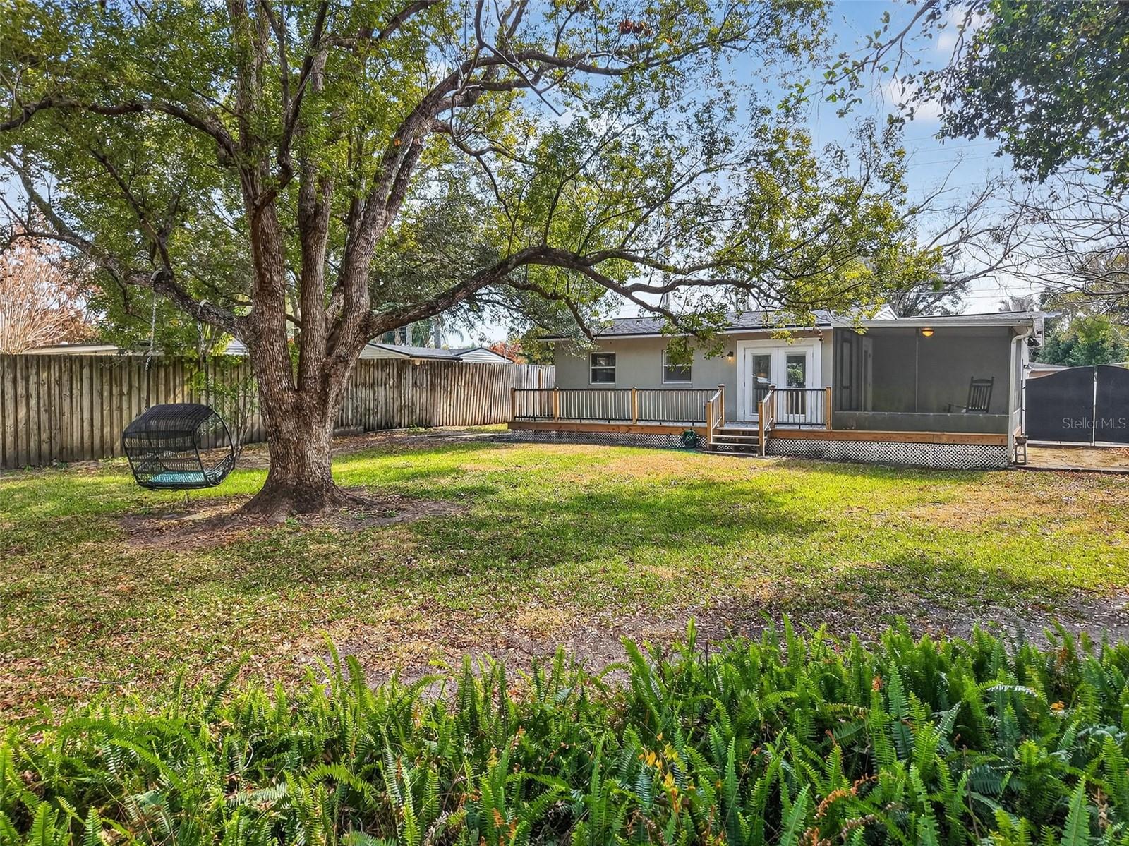 Listing photo id 20 for 2919 Hargill Drive