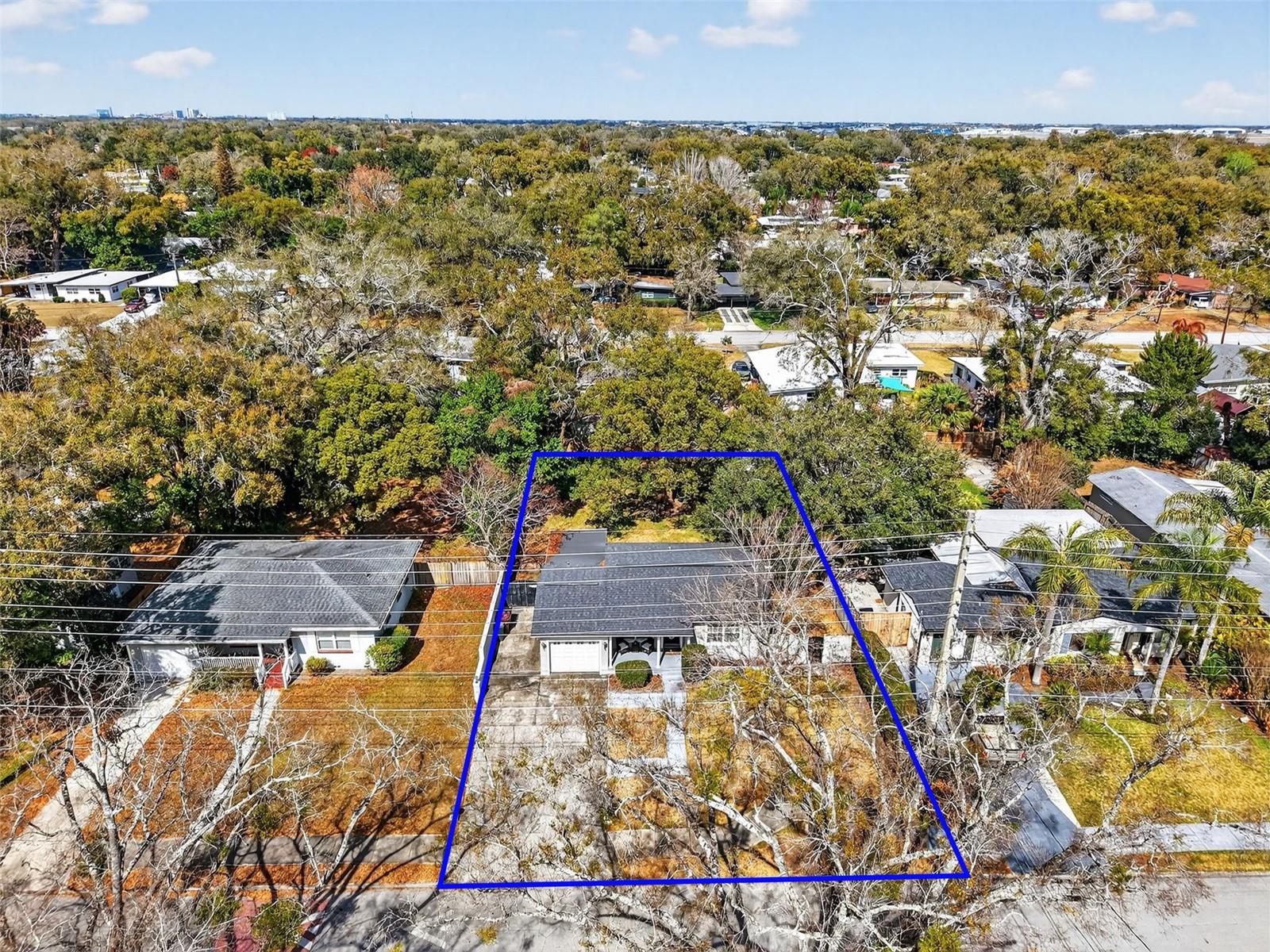 Listing photo id 23 for 2919 Hargill Drive