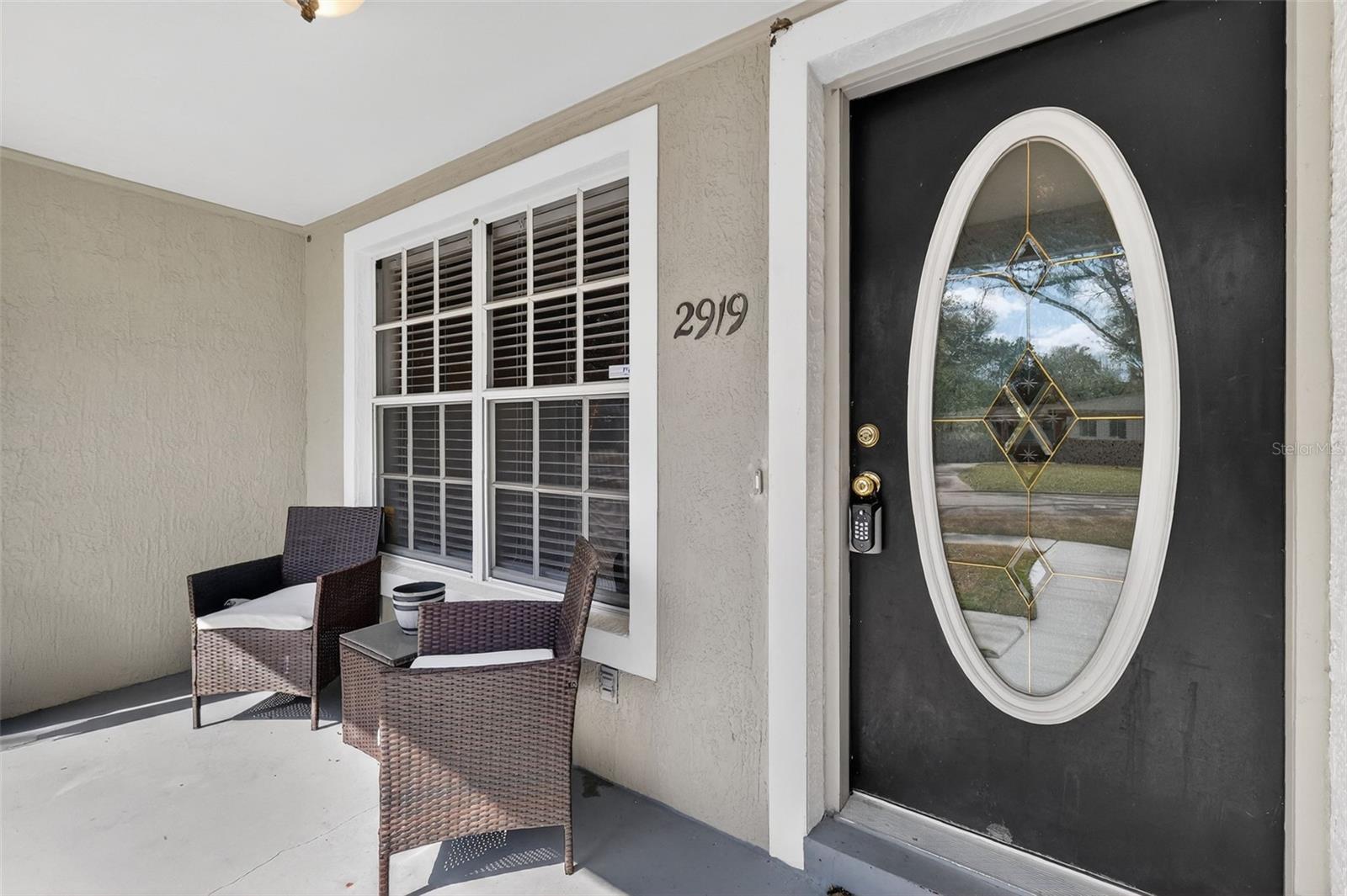 Listing photo id 2 for 2919 Hargill Drive