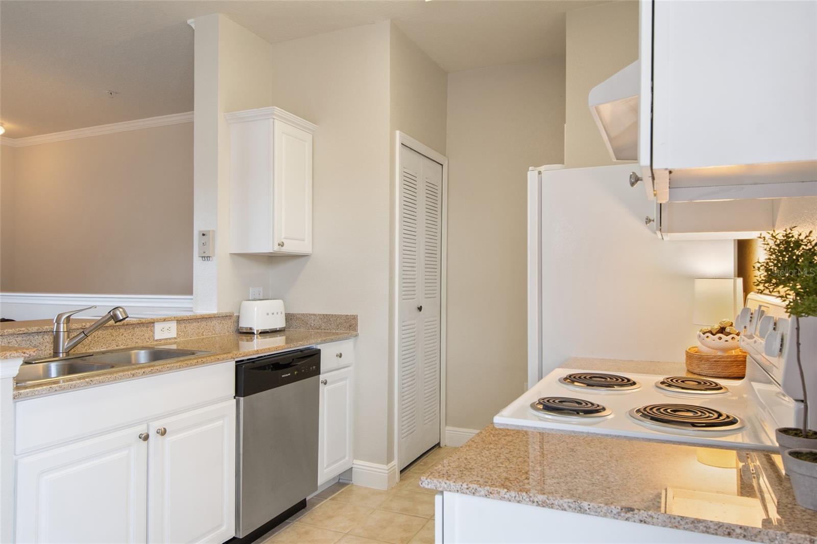 Image 17 of 42 For 317 Southern Pecan Circle 102