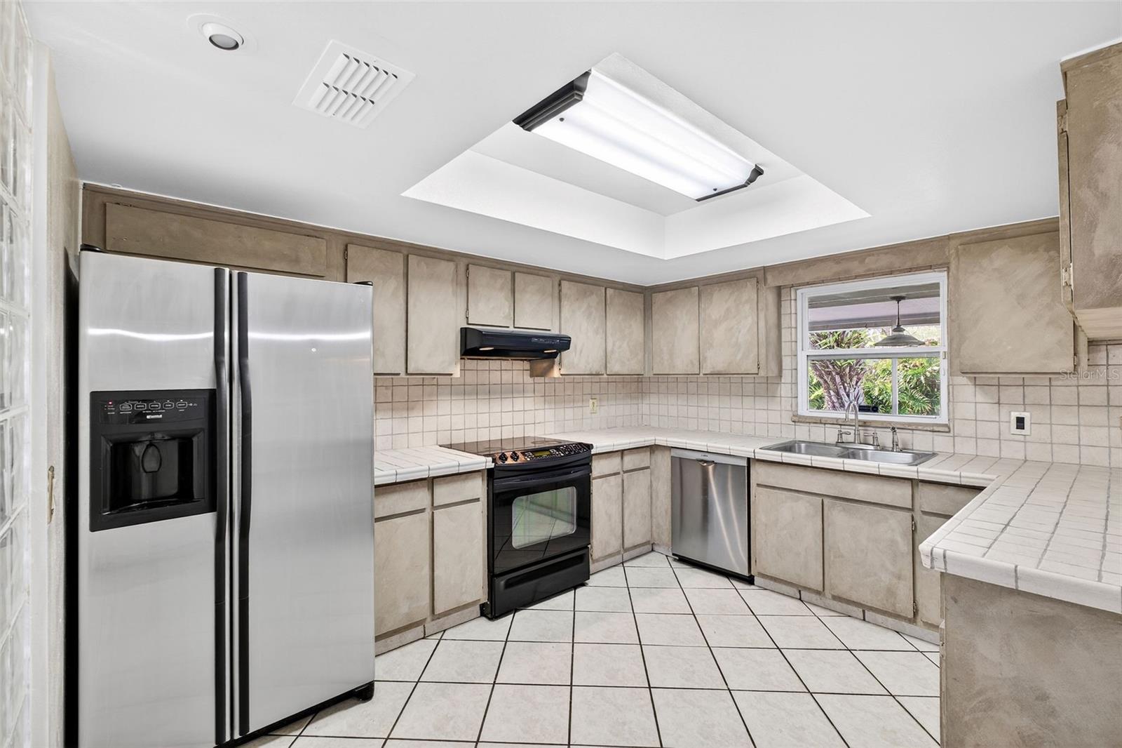 Image 8 of 31 For 9714 Poplarwood Court