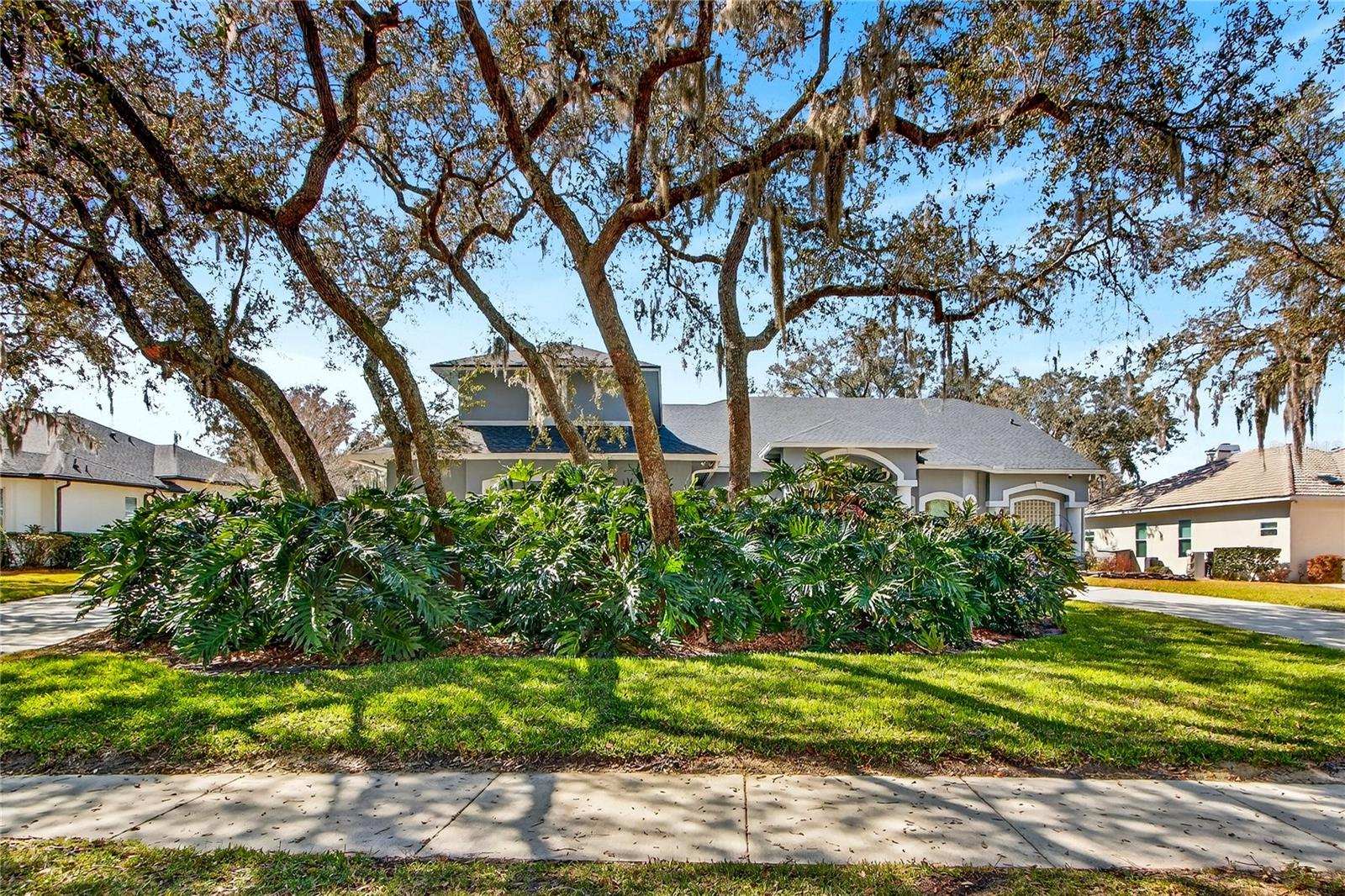 Image 5 of 85 For 771 Long Lake Drive