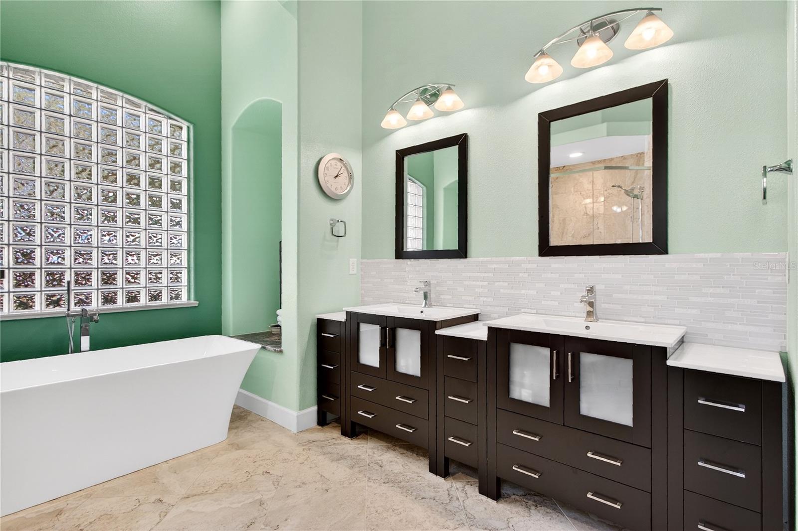 Image 50 of 85 For 771 Long Lake Drive