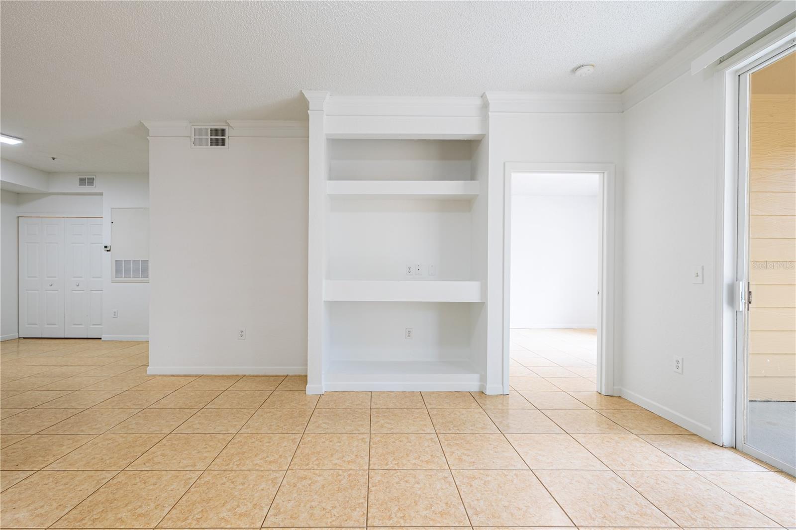 Image 17 of 61 For 13037 Mulberry Park Drive 517