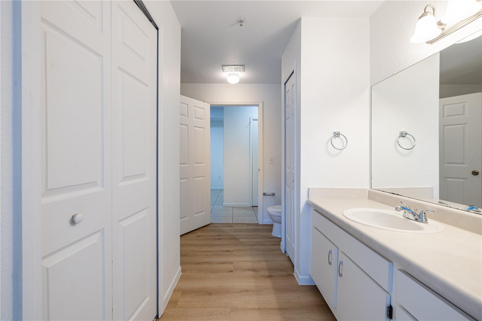 Image 22 of 61 For 13037 Mulberry Park Drive 517