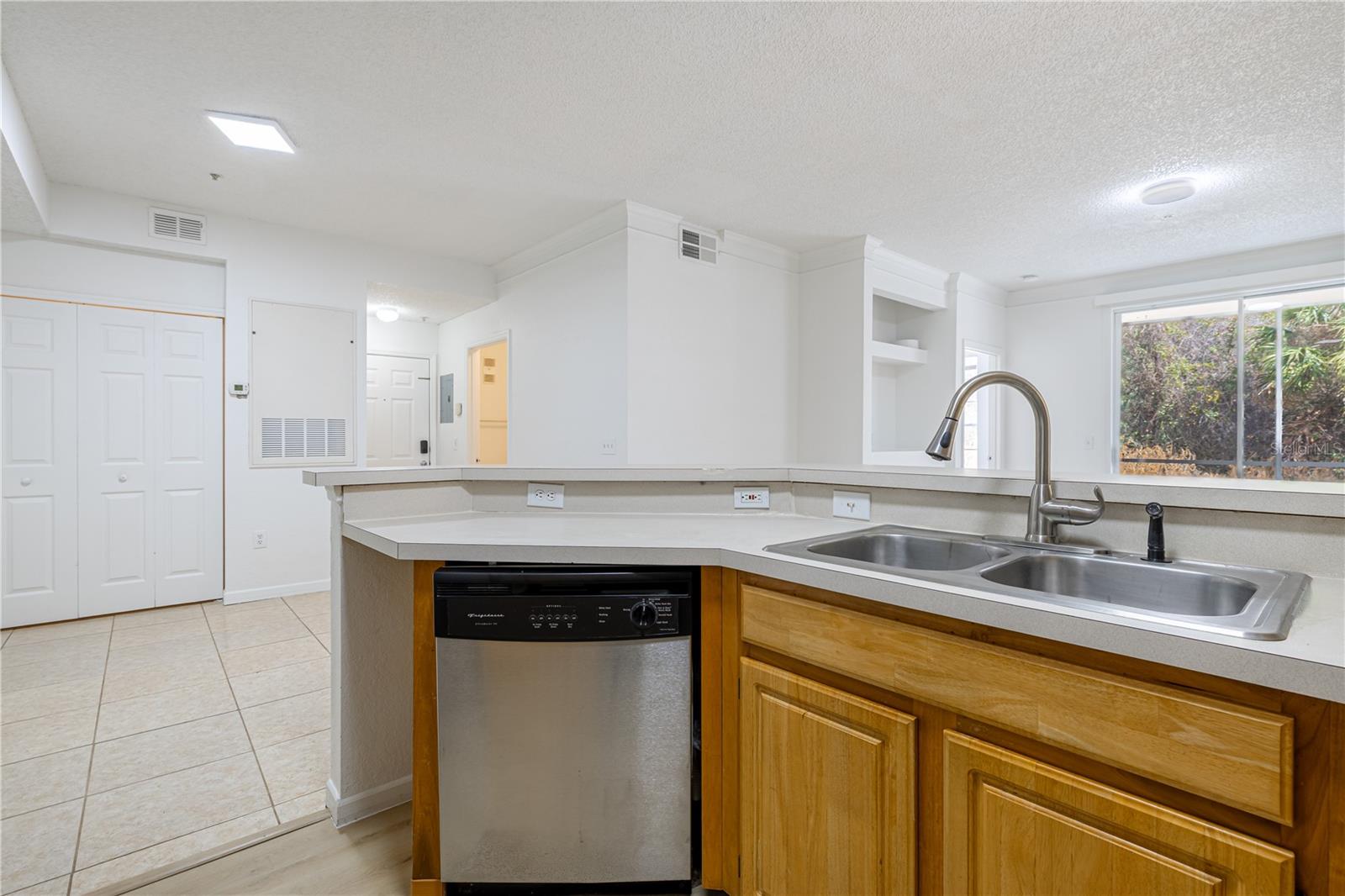 Image 8 of 61 For 13037 Mulberry Park Drive 517