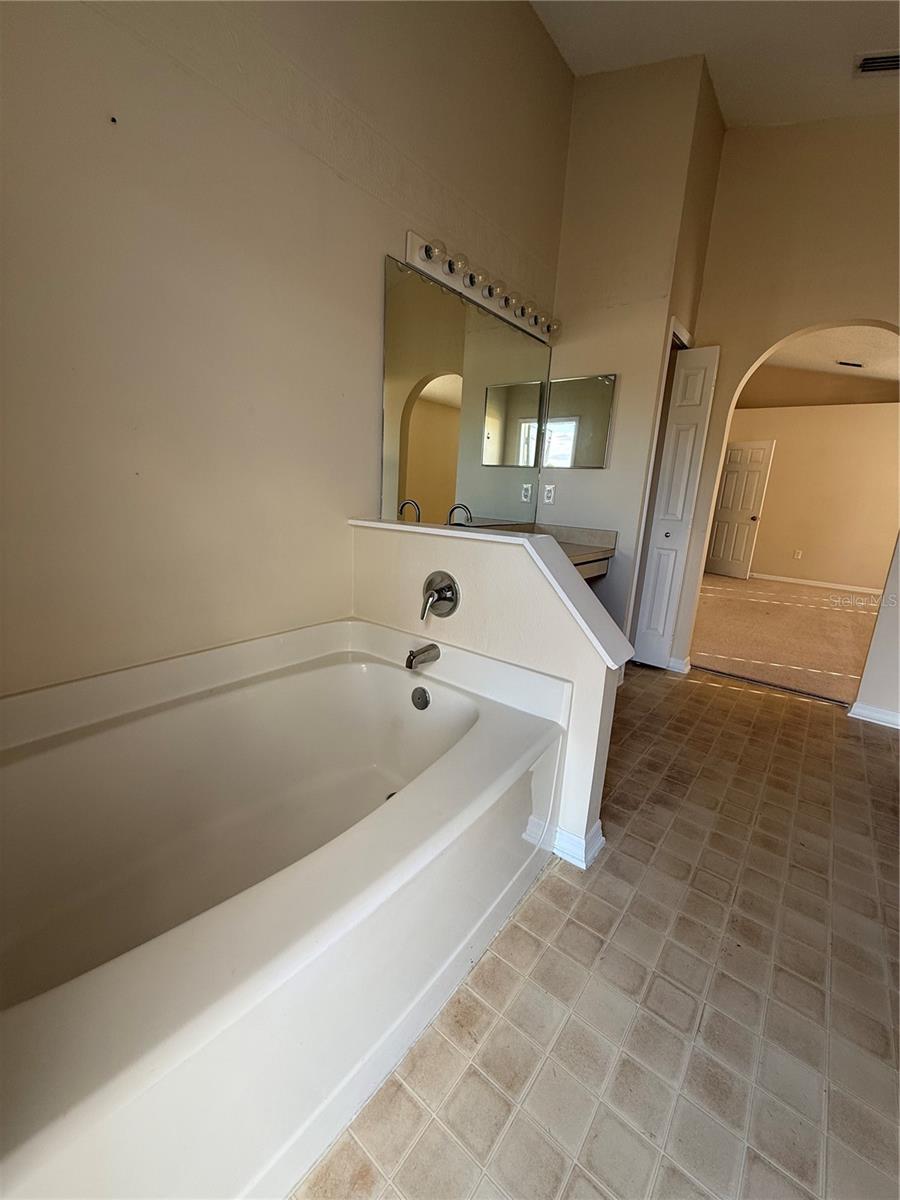 Image 10 of 15 For 1020 Derbyshire Drive